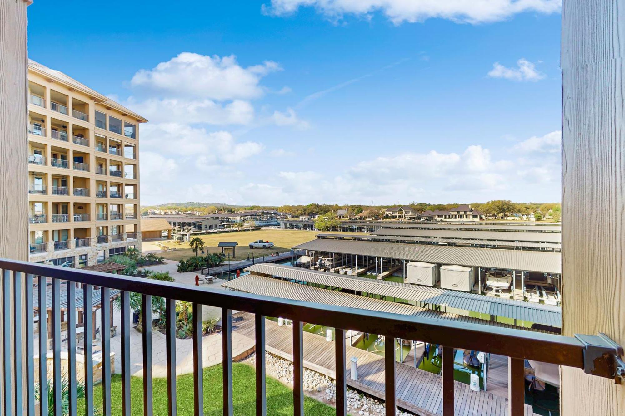 The Waters Condo Building 3 Horseshoe Bay Extérieur photo