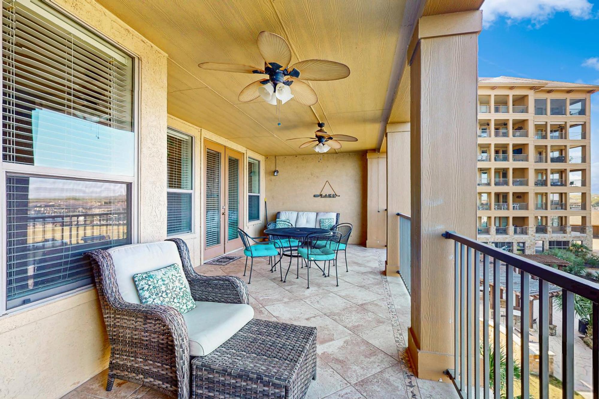 The Waters Condo Building 3 Horseshoe Bay Extérieur photo